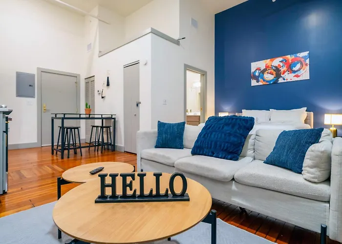 Bright And Modern Studio In Louisville # 404