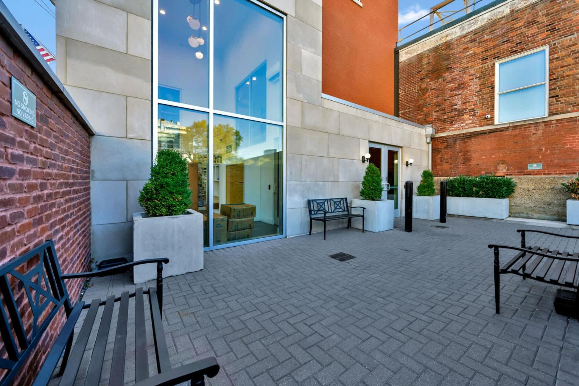 Bright And Modern In # 404 * Louisville