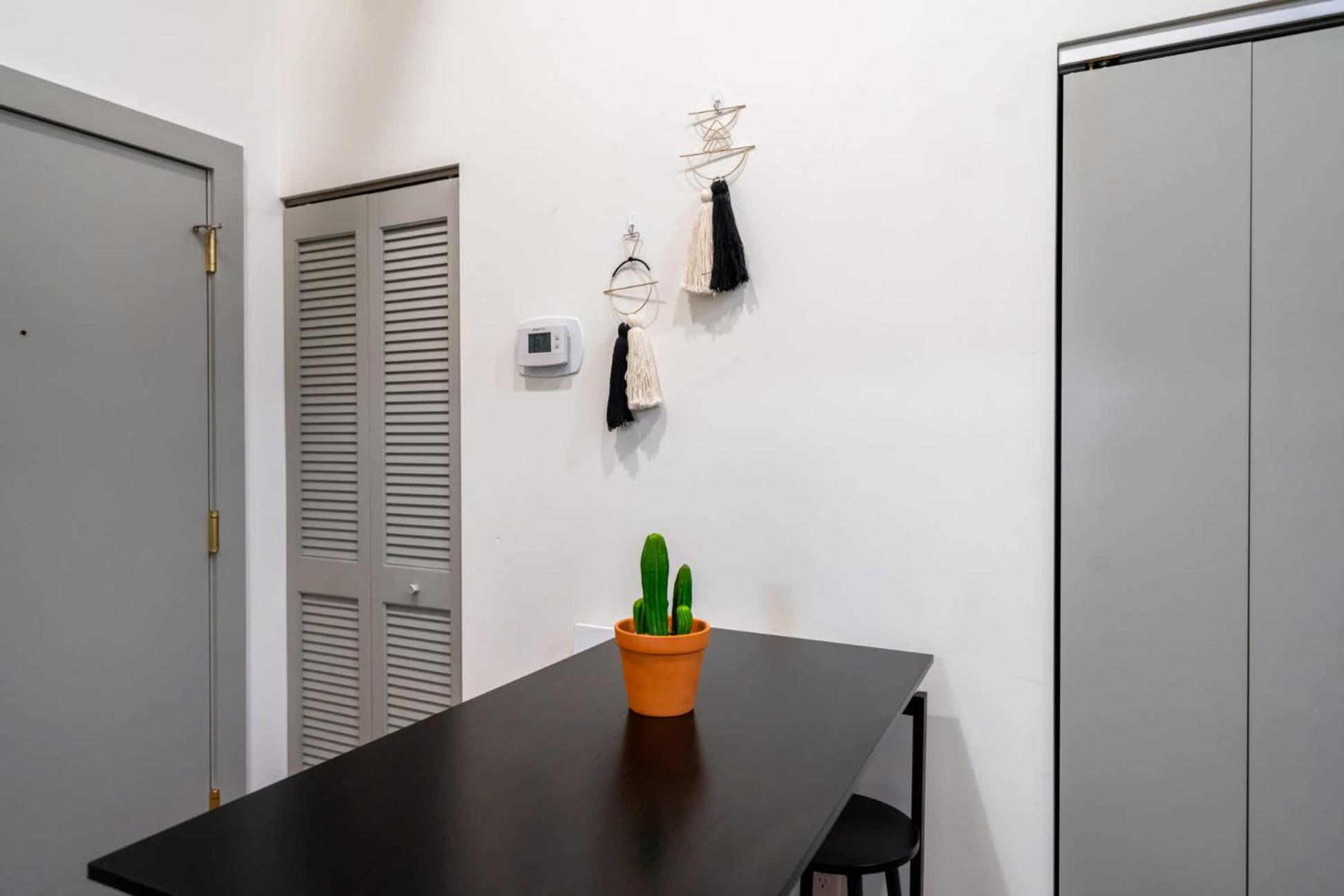 Bright And Modern In # 404 Apartment Louisville