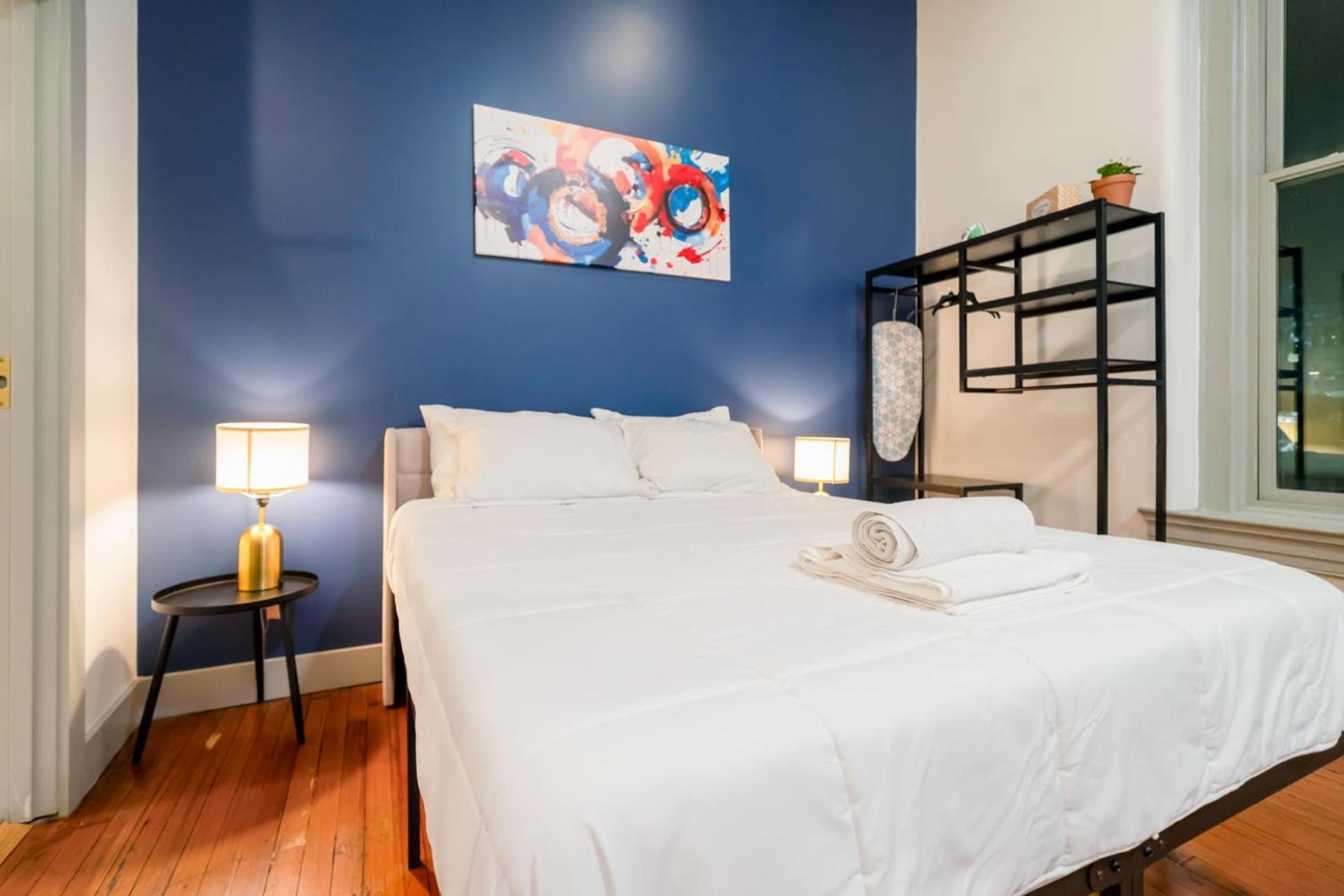 Bright And Modern In # 404 Louisville