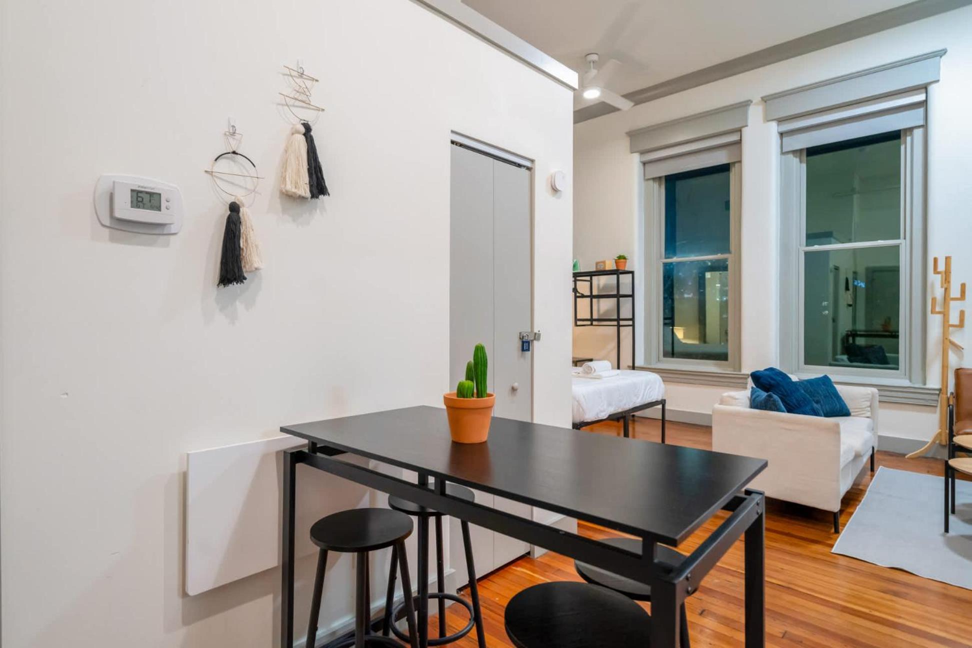 Bright And Modern In # 404 *